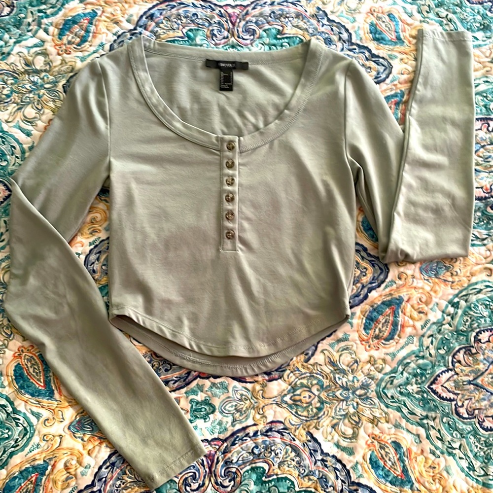 Forever 21 small long sleeve green crop top